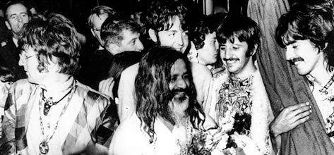 The Beatles bergabung dengan Maharishi Yogi dalam sebuah sesi meditasi akhir pekan, 1967. Hingga akhir hayatnya, George Harrison adalah seorang spiritualis sejati.