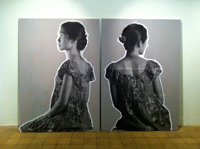 Dua kanvas yang sudah diberi susunan hasil cetakan. Kanvas sebelah kanan bisa dinaikkan sedikit figurnya.